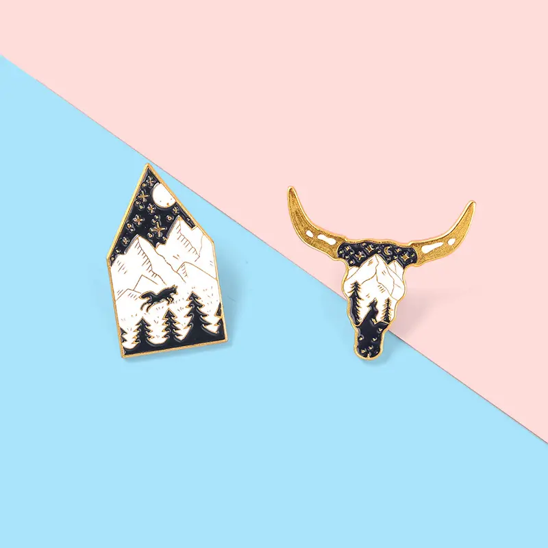Benutzer definierte Gold Rinder Emaille Pins Kreative Bull Horn Muster Metall Brosche Revers Abzeichen Schmuck Zubehör für Kleidung Rucksäcke
