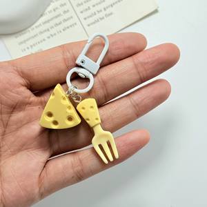 CHENXI Llaveros de Resina Personalizados con Forma de Mini Triángulo de Queso, Llavero Kawaii Popular INS, Souvenir para Bolsos y Carteras - Product Image 3