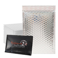 Enveloppes à bulles métalliques noires brillantes avec logo personnalisé, sacs d'expédition rembourrés à fermeture autocollante pour l'emballage de vêtements et d'accessoires de boutique