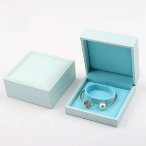 Caja de Joyería Portátil de Cuero PU Cepillado Verde, Caja de Regalo de Joyería de Lujo con Forma Cuadrada e Inserto de Terciopelo, Caja para Colgantes al por Mayor - Product Image 3