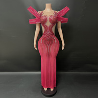 Robe de soirée sexy en strass magenta pour femme, robe sirène à manches structurées architecturales, tenue de soirée de luxe en cristal pour la scène