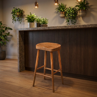 Tabouret de bar haut en bois massif MULIGNA, style contemporain et moderne, pour salle à manger, extérieur, restaurant, hôtel, ou comme ottoman.