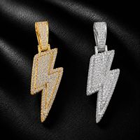 Collier en laiton avec pendentif éclair bicolore entièrement pavé de zircons micro-pavés, tendance pour hommes, style hip-hop et rappeur