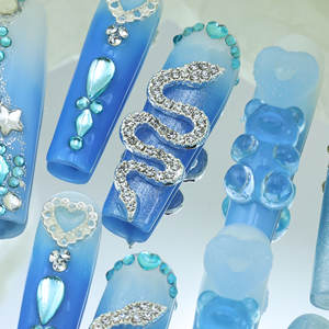 Vente en gros d'ongles artificiels en acrylique faits à la main, longs, forme cercueil, couvrance totale, rose, design 3D, strass, personnalisables - Product Image 1