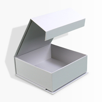 Boîte cadeau de luxe personnalisée pour montres, bijoux et cosmétiques, en carton rigide blanc, forme livre, avec couvercle magnétique, gaufrage et doublure en éponge
