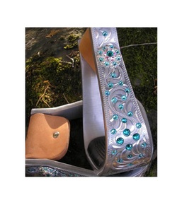 Étriers en aluminium pour selle de cheval, conçus pour l'équitation d'endurance, avec des matériaux haute résistance et une capacité de charge supérieure. - Product Image 6