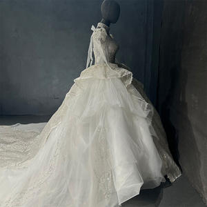 Vestido de Novia Moderno LSYY017 con Mangas Largas, Cuello Cuadrado, Flores, Encaje y Decoraciones de Cristal - Product Image 3