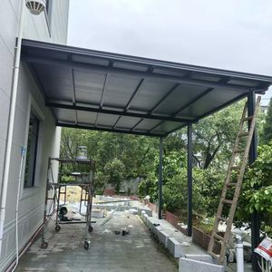 Abri de voiture en aluminium SUNTO, résistant au vent, à l'eau et au feu, pour le stationnement des voitures - Product Image 1