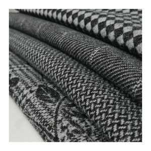 300gsm 100% <span class=keywords><strong>polyester</strong></span> đan <span class=keywords><strong>200D</strong></span> bán buôn lông cừu mô hình đan Jacquard flannel vải giá - Product Image 1
