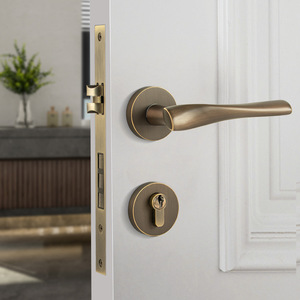 Ensemble de poignées de porte intérieures en laiton massif avec serrures et clés, idéal pour villas de luxe et hôtels – Vente en gros usine - Product Image 5