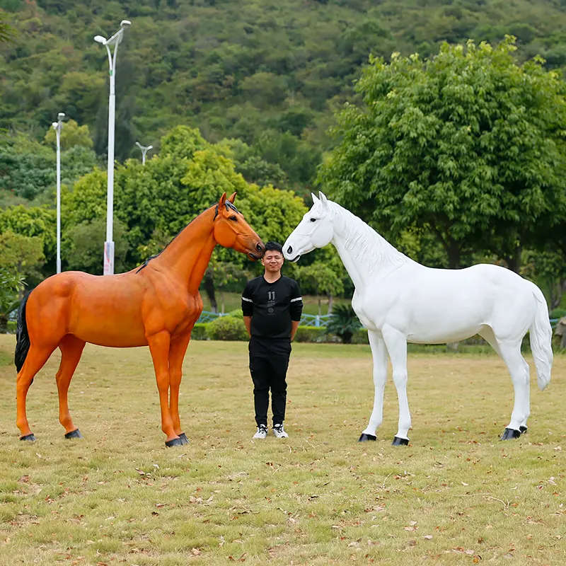 Levensgrote Paardenstandbeeld Grotere Glasvezel Dierlijke Sculptuur Voor Buitentuin Binnenplaats Landschapsdecoratie