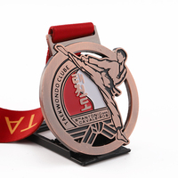 Haute qualité personnalisé trophée de karaté en métal bronze médaille