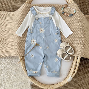 ชุดเอี๊ยมยีนส์ลายปักดอกไม้ฤดูร้อนปี 2025 สำหรับเด็กทารกและเด็กเล็ก ชุดเอี๊ยมสไตล์เกาหลีลำลองสำหรับเด็ก - Product Image 2