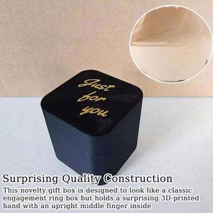 JY Novelty Boîte Cadeau Surprise Doigt d'Honneur en Plastique - Jouet Farce Pop-Up avec Idées Amusantes (5x5x5) pour les 4 ans et plus - Product Image 4