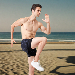 जिम फिटनेस प्रशिक्षण और जॉगिंग वर्कआउट के लिए पुरुषों के कस्टम लोगो 2-इन-1 क्विक ड्राई रनिंग शॉर्ट्स - Product Image 4