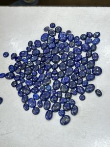 Cabochon en Lapis lazuli naturel de qualité supérieure Cabochon de pierres précieuses en vrac pour la fabrication de bijoux en Inde - Product Image 5