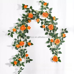 Guirlandes de roses artificielles en soie légères et réalistes pour la décoration murale intérieure et extérieure - Décoration pour la fête des mères et Noël - Product Image 5
