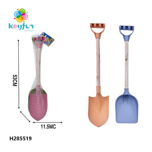 Venta al por mayor al aire libre juguetes de verano 2 uds pala de arena con mango de madera paja de trigo pala de playa para niños <span class=keywords><strong>jugar</strong></span> en la playa de arena - Product Image 1