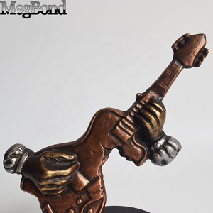 Estatuilla de jugador de músico de <span class=keywords><strong>guitarra</strong></span> de cobre antiguo clásico, decoración de mesa de Metal abstracta, Base de fundición, artesanías de Metal - Product Image 4