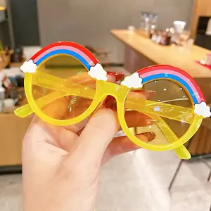 Nouvelle tendance 2024 mode mignon couleur bonbon fille et garçon Transparent arc-en-ciel cadre rond programme de plage lunettes de soleil pour enfants