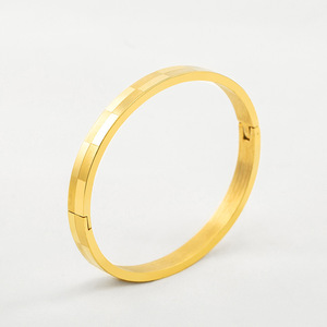 สร้อยข้อมือไทเทเนียมชุบทองสไตล์ยุโรปอเมริกันลายเรขาคณิต เครื่องประดับแฟชั่นผู้หญิง ฤดูร้อน 2022 - Product Image 1