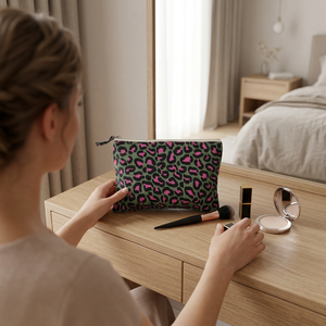 Proveedor de Bolsas Cosméticas Impermeables de Tela, Bolsa Organizadora de Artículos de Aseo Portátil para Viajes y Belleza Diaria, Pedidos al por Mayor - Product Image 1