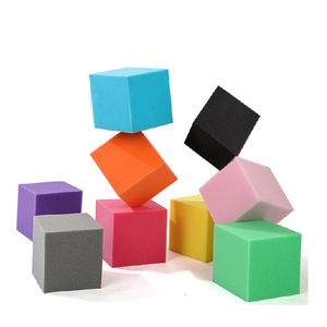 Bloques coloridos de cubos de espuma de poliuretano para niños 20x20x20cm para parques de trampolín - Product Image 2