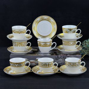 Set Regalo di 12 Tazze e Piattini in Ceramica Dorata di Lusso Personalizzabili, Tazze da Tè in Porcellana Tradizionale Mediorientale con Piattini - Product Image 1