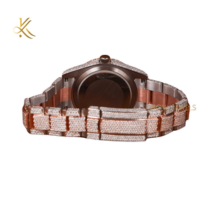 Reloj Moissanite Diamond con función de cronógrafo y movimiento de cuarzo de precisión diseñado para la precisión del estilo y el uso diario - Product Image 4