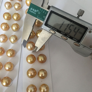 ราคาขายส่ง, ไข่มุกเซาท์ซีทรงกลมธรรมชาติคุณภาพสูง AAAA ขนาด 13-14 มม. สีทองเข้ม มีรูครึ่งวงกลม หรือไม่มีรู - Product Image 5