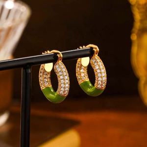 Nouvelles boucles d'oreilles clous en forme de U en zirconium cuivre doré à la mode pour femmes, tendance haut de gamme, luxe léger - Product Image 2