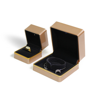Boîte à bijoux LED de luxe personnalisable, boîte à bagues personnalisée, laque noire, logo sérigraphié, pendentif personnalisable, plastique, papier, tailles, lumières