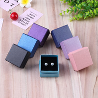 Boîte à bijoux en carton de mode en gros matériaux recyclés pour couvercle de stockage de clous d'oreille et boîte de papier de base caisse d'emballage