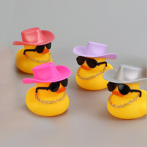 Mini mignon en plastique jeep jaune canards jouet petit sexe Halloween caoutchouc canard accessoires <span class=keywords><strong>bain</strong></span> canard avec chapeau <span class=keywords><strong>collier</strong></span> lunettes de soleil en vrac - Product Image 1