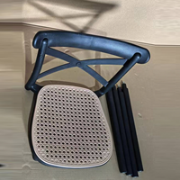 Chaise de salle à manger moderne d'extérieur en plastique PP imperméable avec dossier ajouré motif soleil, empilable pour café et terrasse
