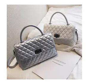 2022 Style New Ladies Designer Bags Women's Quilted Shoulder Messenger Diamond Metal Chain Female Handbag