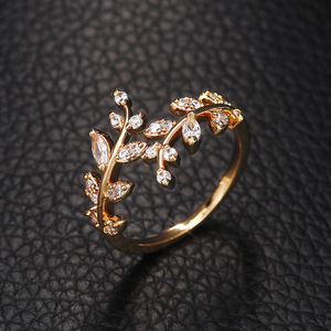 Anello Regolabile con Design a Foglia, Stile Minimalista per Donne - Product Image 6
