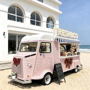 Camion de restauration mobile rose rétro personnalisé avec vitrine à beignets en verre, bar à café et expresso pour Cinema <span class=keywords><strong>Plaza</strong></span> - Product Image 3