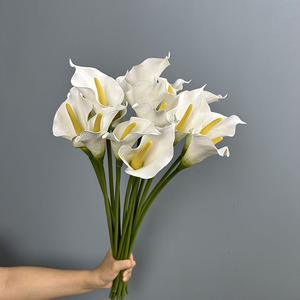 Fleur artificielle LO-1165 Calla Lily noire au toucher réel, Calla Lily artificielle en PU pour arrangements floraux et centres de table - Product Image 2