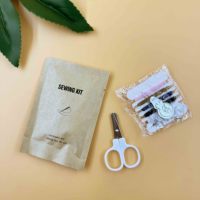 Kit de couture jetable pour hôtel avec fil d'aiguille, accessoires de couture pour la maison, vente en gros à bas prix