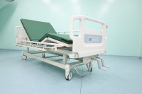 Letto Medico Economico a 3 Manovelle in Plastica ABS per Assistenza Domiciliare e Ospedaliera