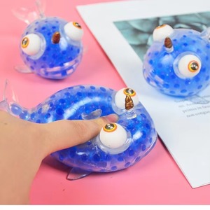 Juguete Blandito de Pez Linterna con Ojos Grandes, TPR Transparente con Cuentas de Agua en el Interior, Juguete Antiestrés para Apretar - Product Image 3