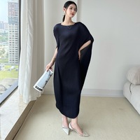 Gaun Pendek Plus Size Wanita Miyake Lipit Tidak Beraturan Longgar Kasual Pesta Malam Pinggang Alami 100% Poliester Model Kelelawar Dewasa