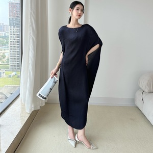 เดรสสั้นไซส์ใหญ่สำหรับผู้หญิง Miyake จับจีบแบบไม่สมมาตร ทรงหลวม สวมใส่สบาย เหมาะสำหรับงานปาร์ตี้ งานกลางคืน เอวธรรมชาติ ผลิตจากโพลีเอสเตอร์ 100% ทรงปีกค้างคาว สำหรับผู้ใหญ่ - Product Image 4