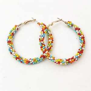 Pendientes de aro bohemio hechos a mano con cuentas de semillas, joyería de playa para mujer, pendientes para mujer, accesorios de moda de la India. - Product Image 3
