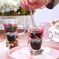 Vente en gros de tasses à café en verre à double paroi isolées, transparentes, résistantes à la chaleur, en borosilicate de haute qualité, avec fleurs séchées