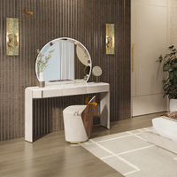 Tabouret de dressing moderne de luxe, revêtement en cuir, finition métallique dorée, chaise de coiffeuse élégante, chaise de dressing personnalisée pour villa, chambre, hôtel