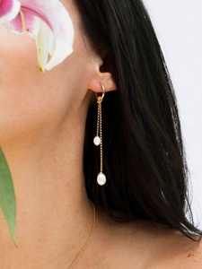 Chaîne minimaliste délicate avec perle d'eau douce authentique, plaquée or, en acier inoxydable, bijoux de mariage pour la mariée, cadeau pour elle - Product Image 1