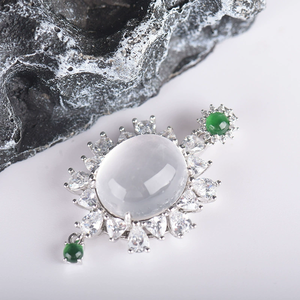 Pendentif en cristal Qingyabailu Feicui, argent S925 serti de jadéite et d'émeraude, collier féminin classique luxueux et exquis - Product Image 1
