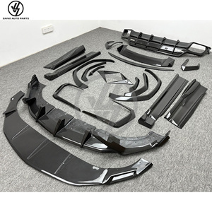 Kit carrosserie en carbone sec style Topcar pour Lamborghini URUS 2018-2019 : Capot, diffuseur, lèvre de spoiler, jupes latérales, extensions d'ailes, coques de rétroviseurs - Product Image 4